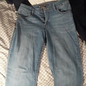 Size 29 Levi's straight leg bold curve